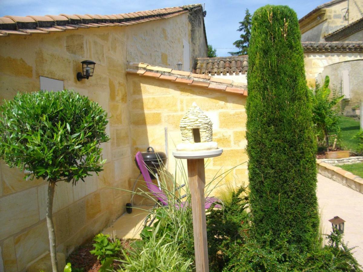 Gite Les Deux Meules Sainte-Colombe  Экстерьер фото